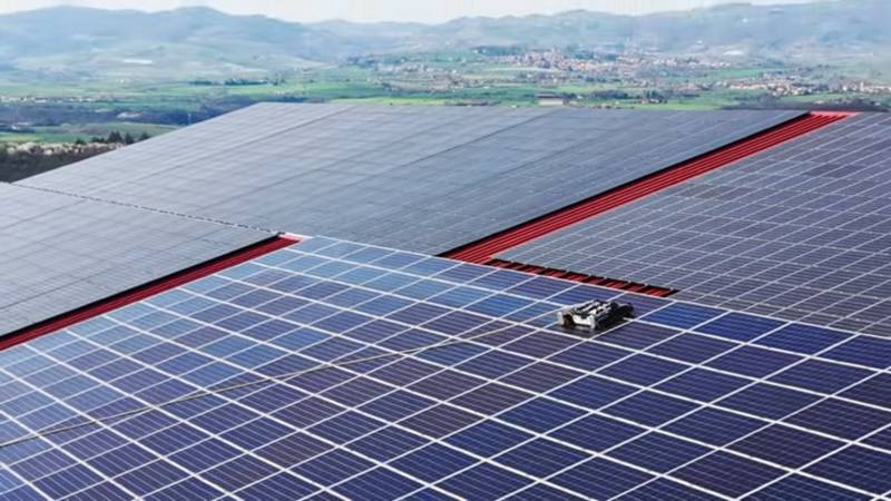 Société de production propose un devis création vidéo de présentation d'entreprise de nettoyage de panneaux solaires à Villefranche-sur-Saône dans le Beaujolais