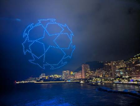 Ballon de foot par drone lumineux 